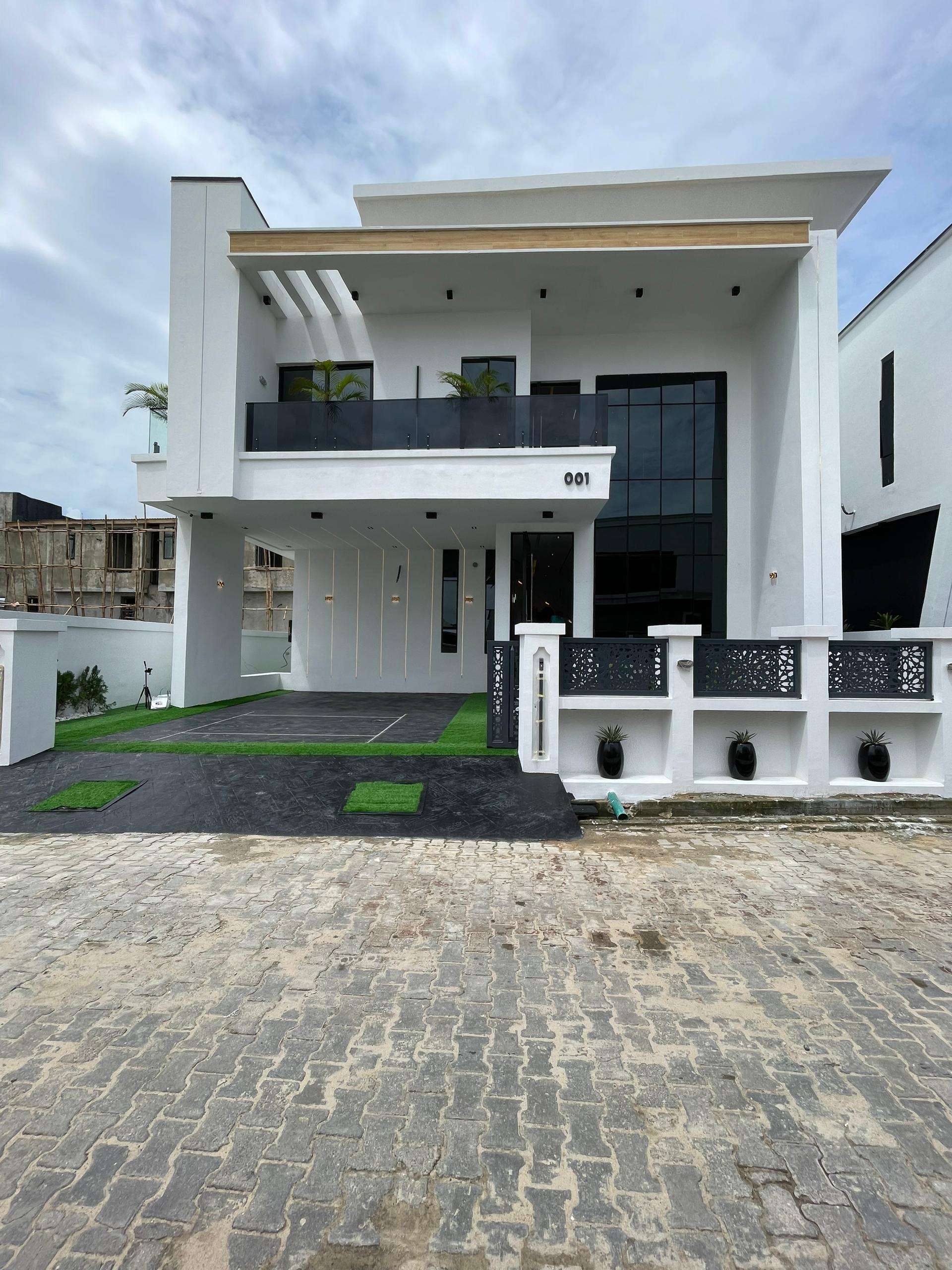 Contemporary Luxury 5 Bedroom Fully Detached Duplex For Sale