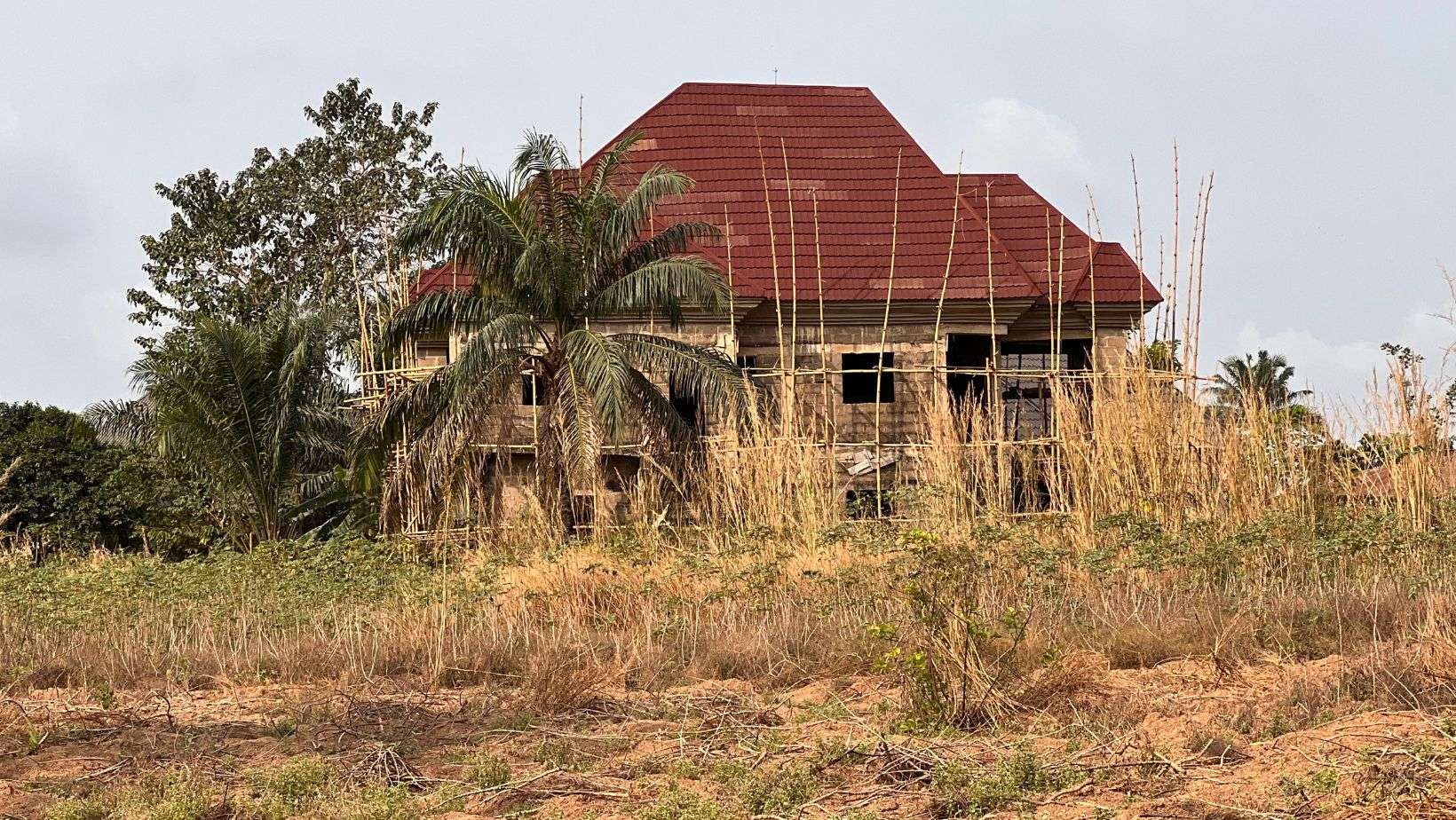 IS IT WISE TO BUILD YOUR FIRST HOUSE IN YOUR VILLAGE? EXPLORING THE PROS AND CONS OF BUILDING A HOME IN YOUR HOMETOWN